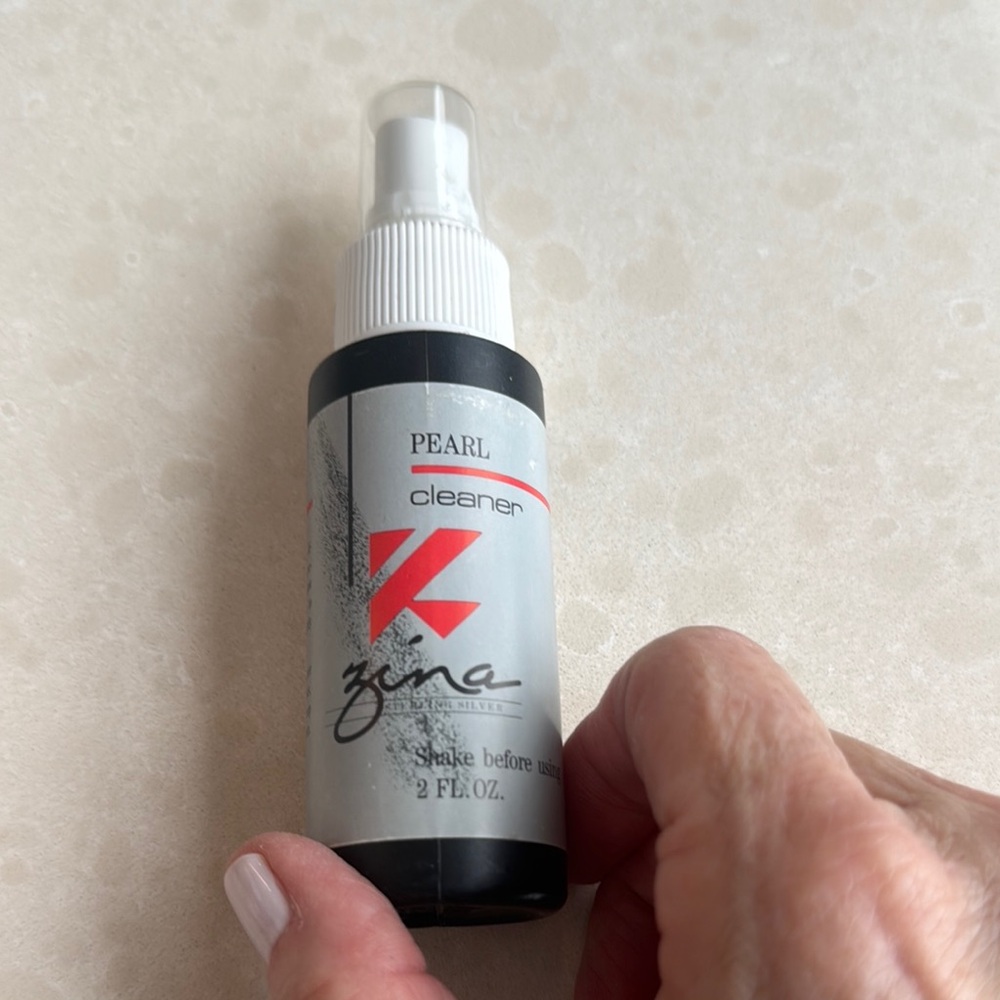 NWOT Pearl Cleaner by Zina